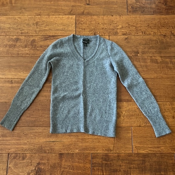 HALOGEN 100% Cashmere Sweater V Neck - Picture 4 of 10